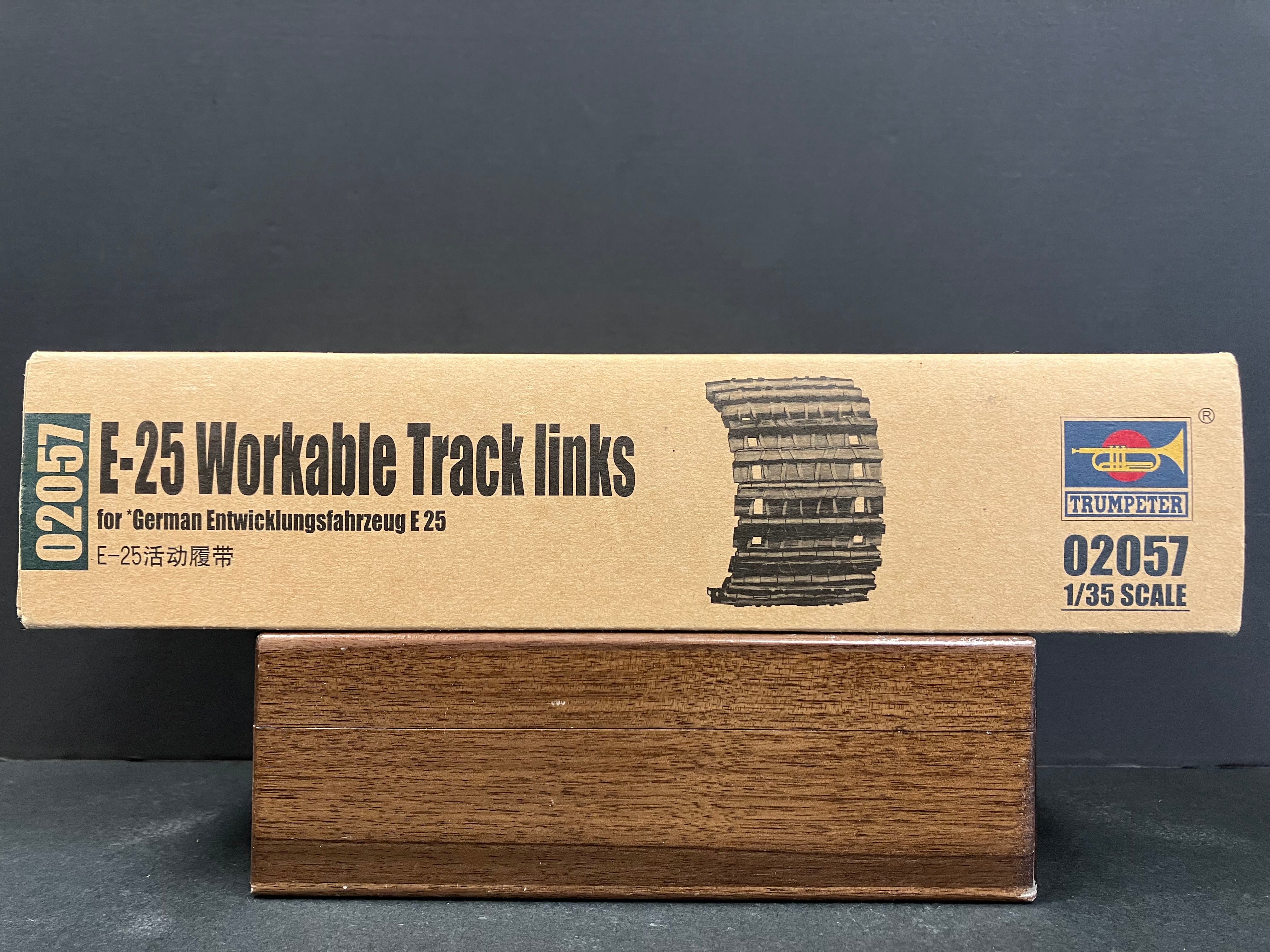 Accessories Series No. 02057 1/35 Scale E-25 Workable Track Links for German Entwicklungsfahrzeug E 25