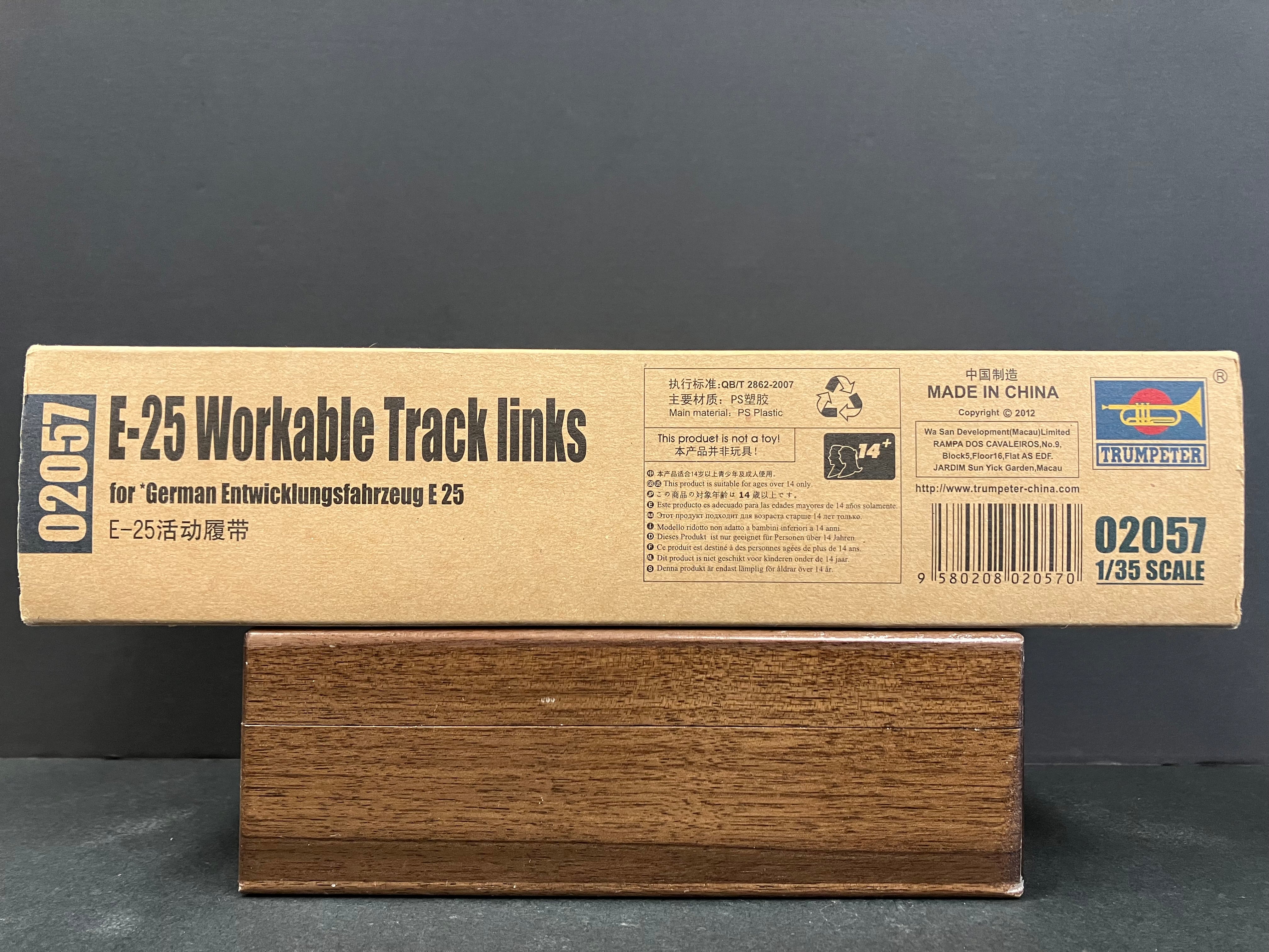 Accessories Series No. 02057 1/35 Scale E-25 Workable Track Links for German Entwicklungsfahrzeug E 25