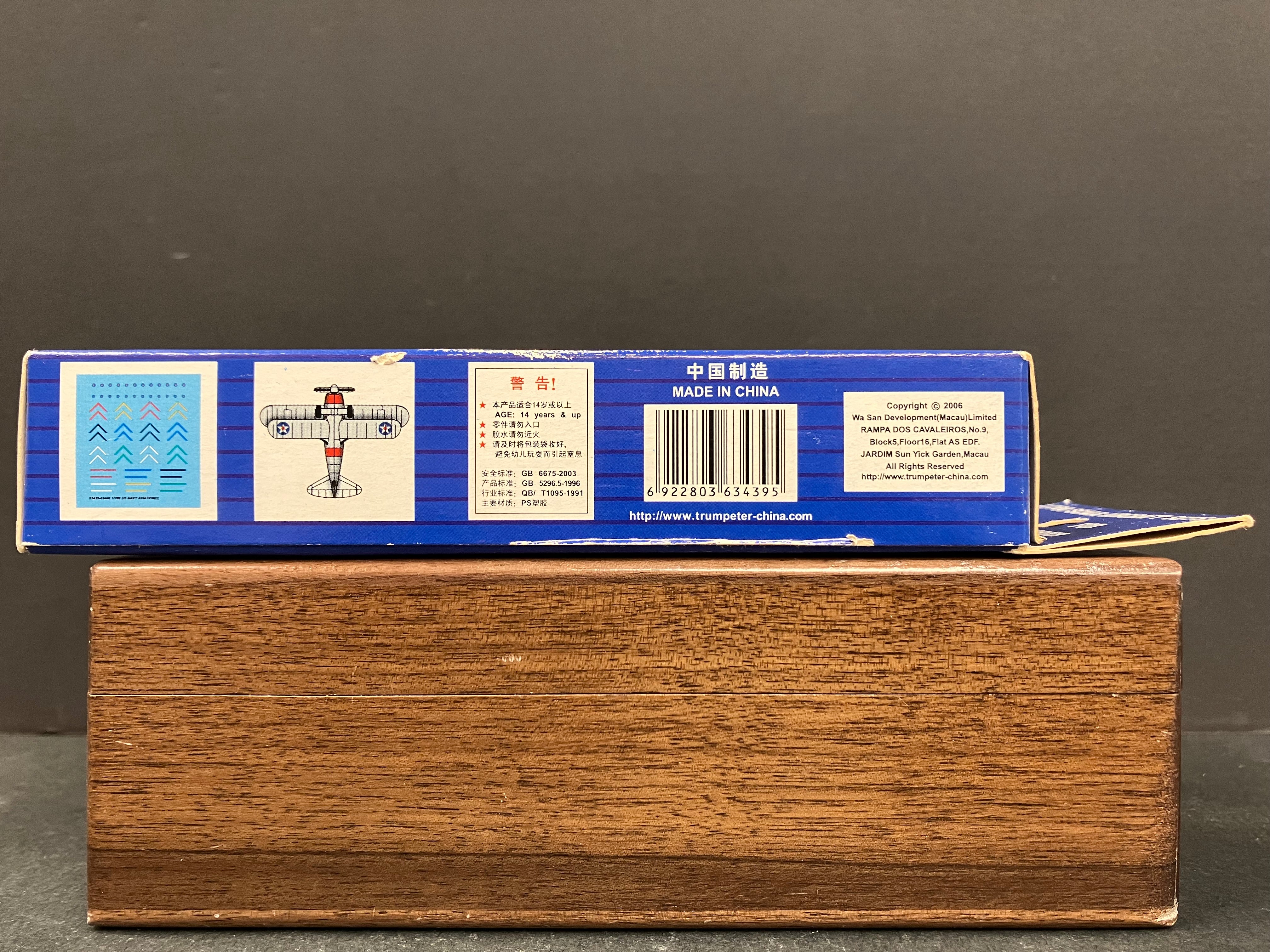 Plane Series No. 03439 1/700 Scale Aircraft Sets for Aircraft Carrier F2F Fighter (18 Planes per Box)