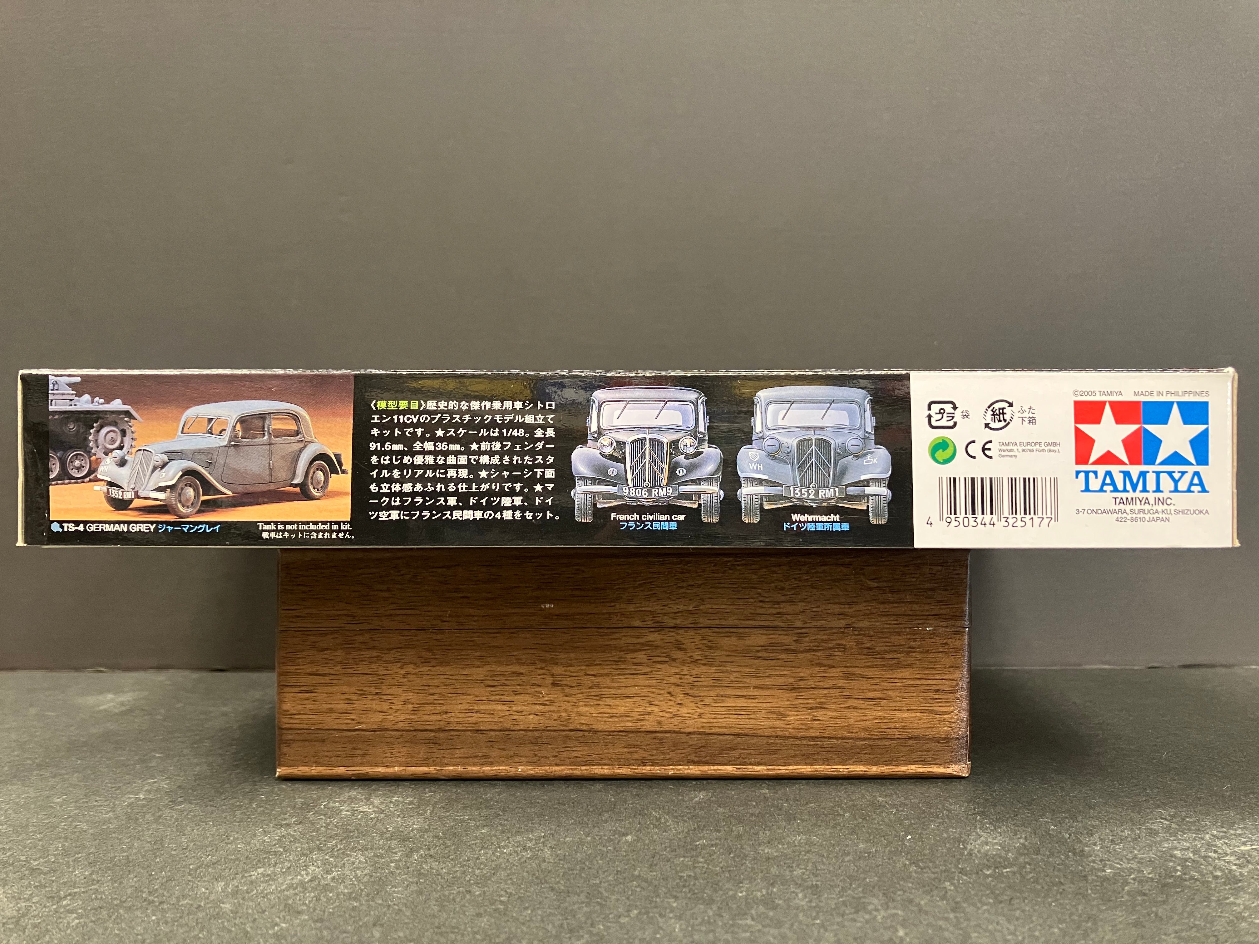 1/48 Scale Military Miniature Series: No. 17 Citroën Traction 11CV Staff Car