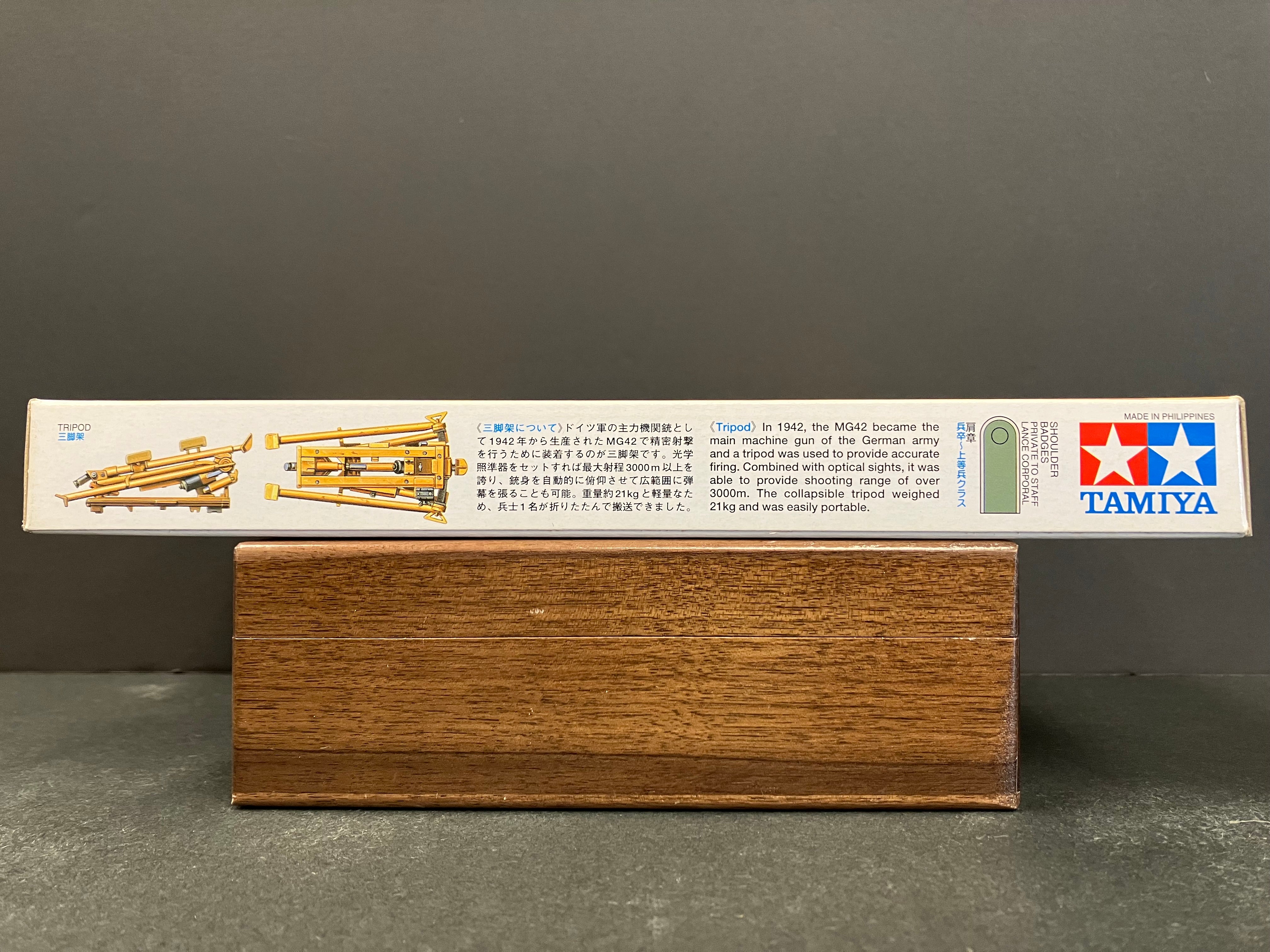 1/16 Scale No. 11 WWII German Machine Gun Ammo-Belt Loader (Carrying Tripod)