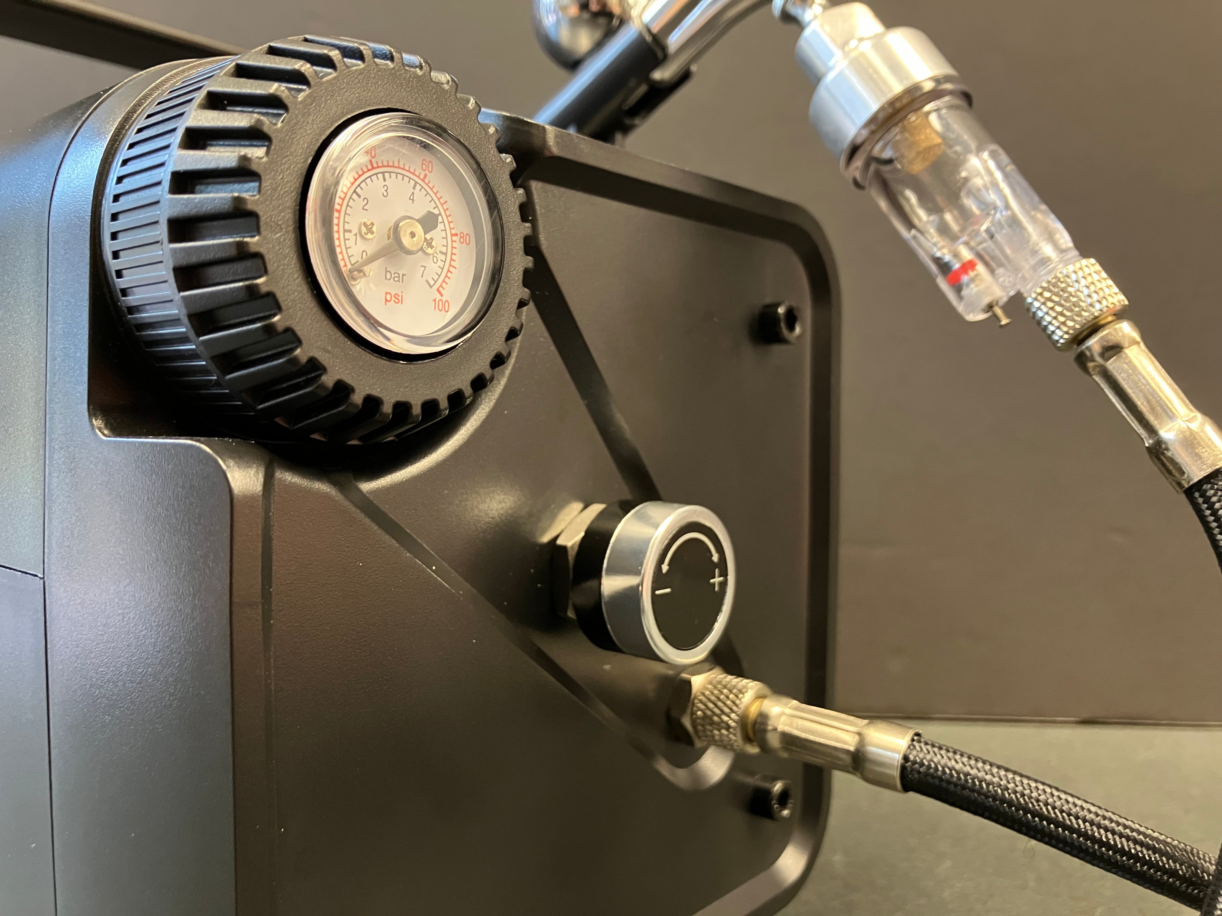 Compact Compressor with 0.3 mm Dual Action Airbrush Signature Black Version HS-679K