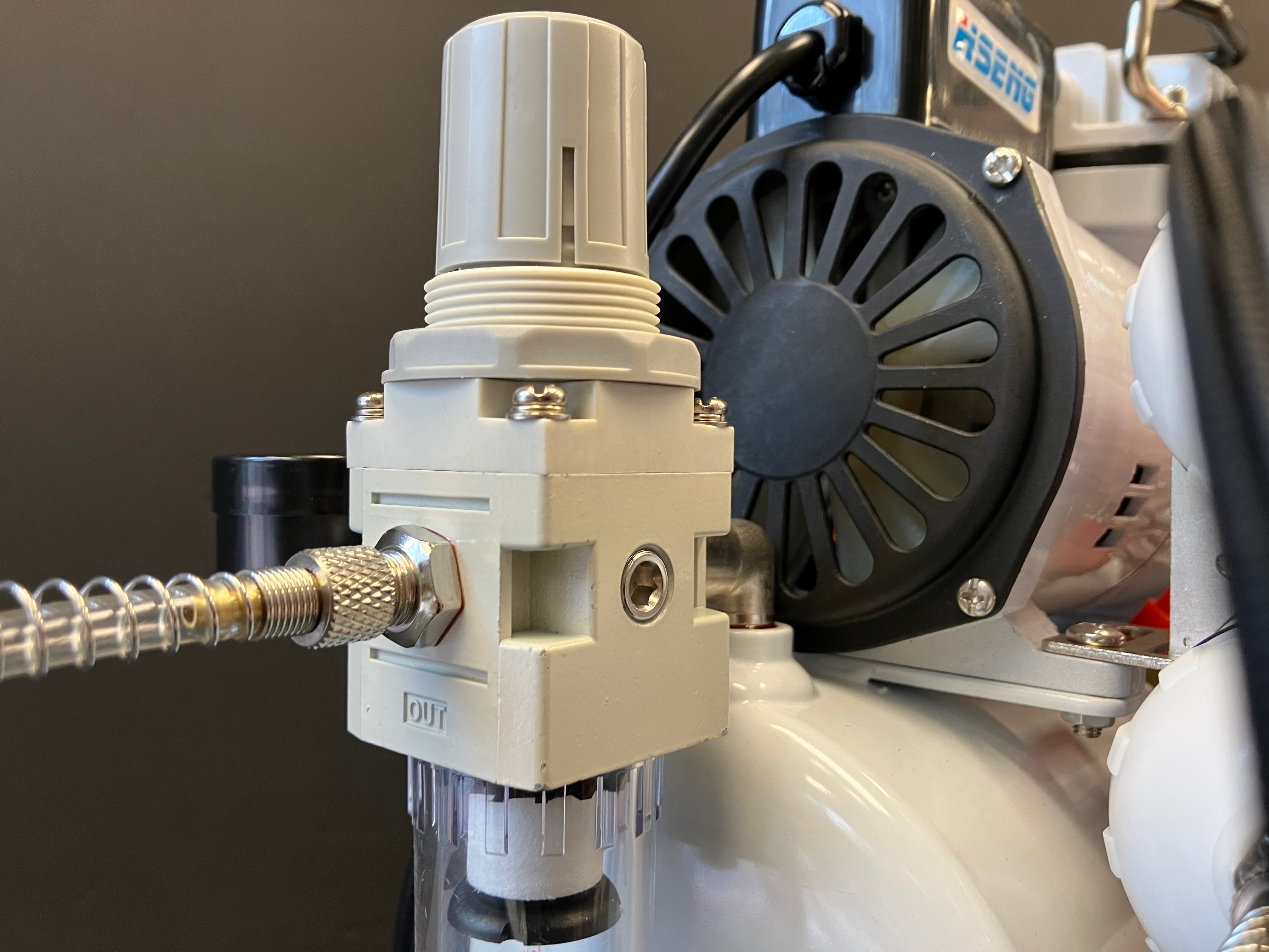 Single Cylinder Compressor with 3.0 Litre Air Tank & Twin Cylindrical Moisture Separators AF186-FFF