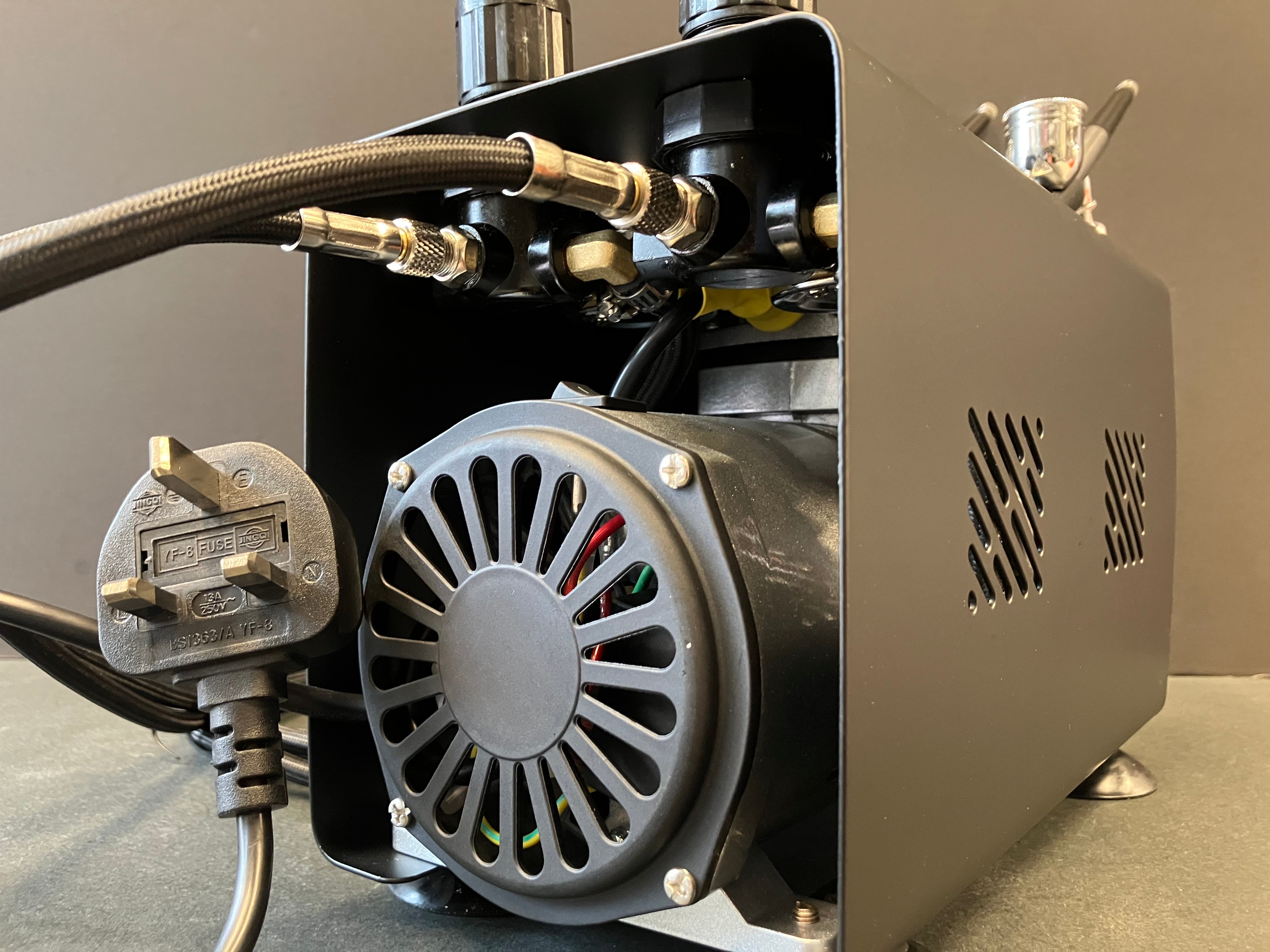 Single Cylinder Compressor with 1.0 Litre Air Tank & Dual Adjustable Air Pressure Regulator AS18-TA