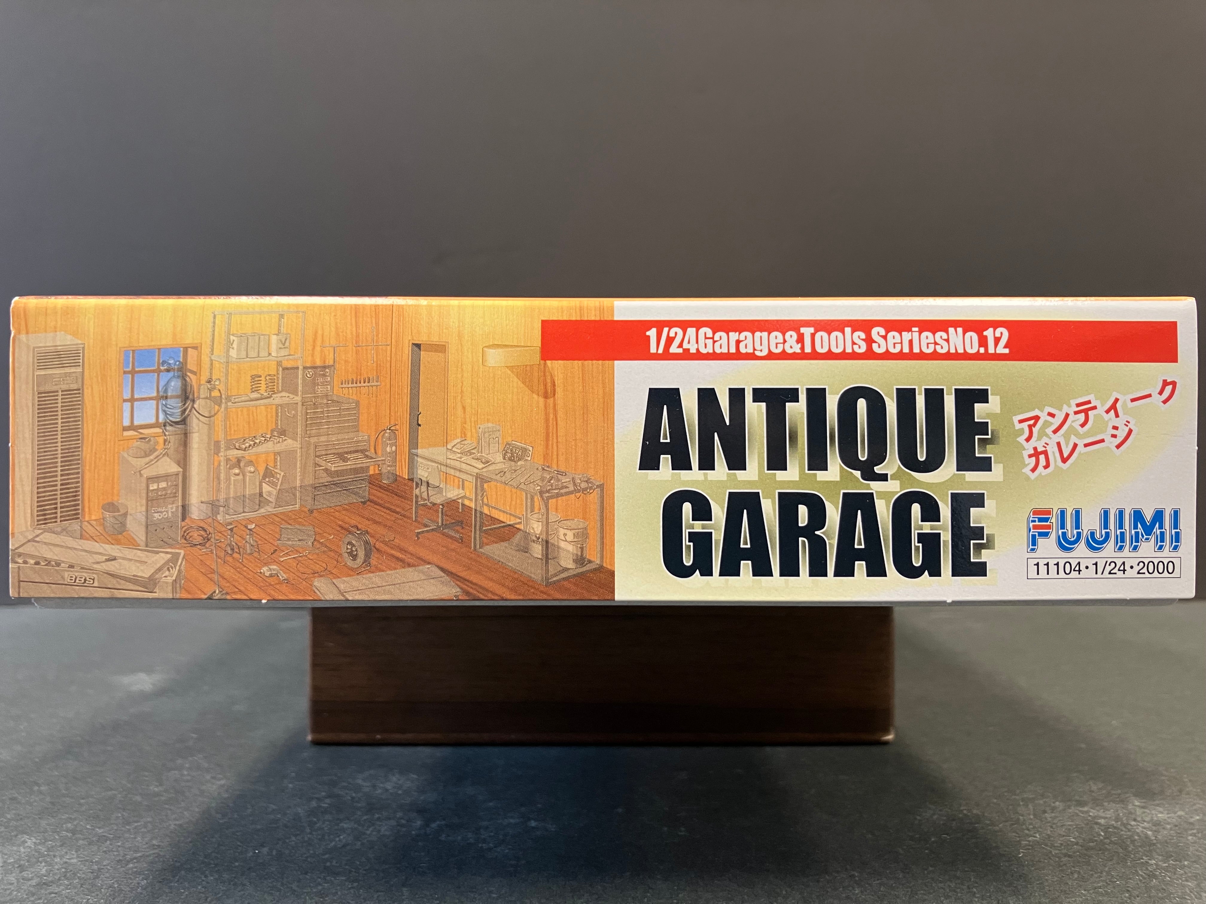 GT-12 Garage & Tools Series No. 12 Antique Garage [古董車庫·汽車房·汽車維修廠·仿木紋地板及牆壁內部裝飾]