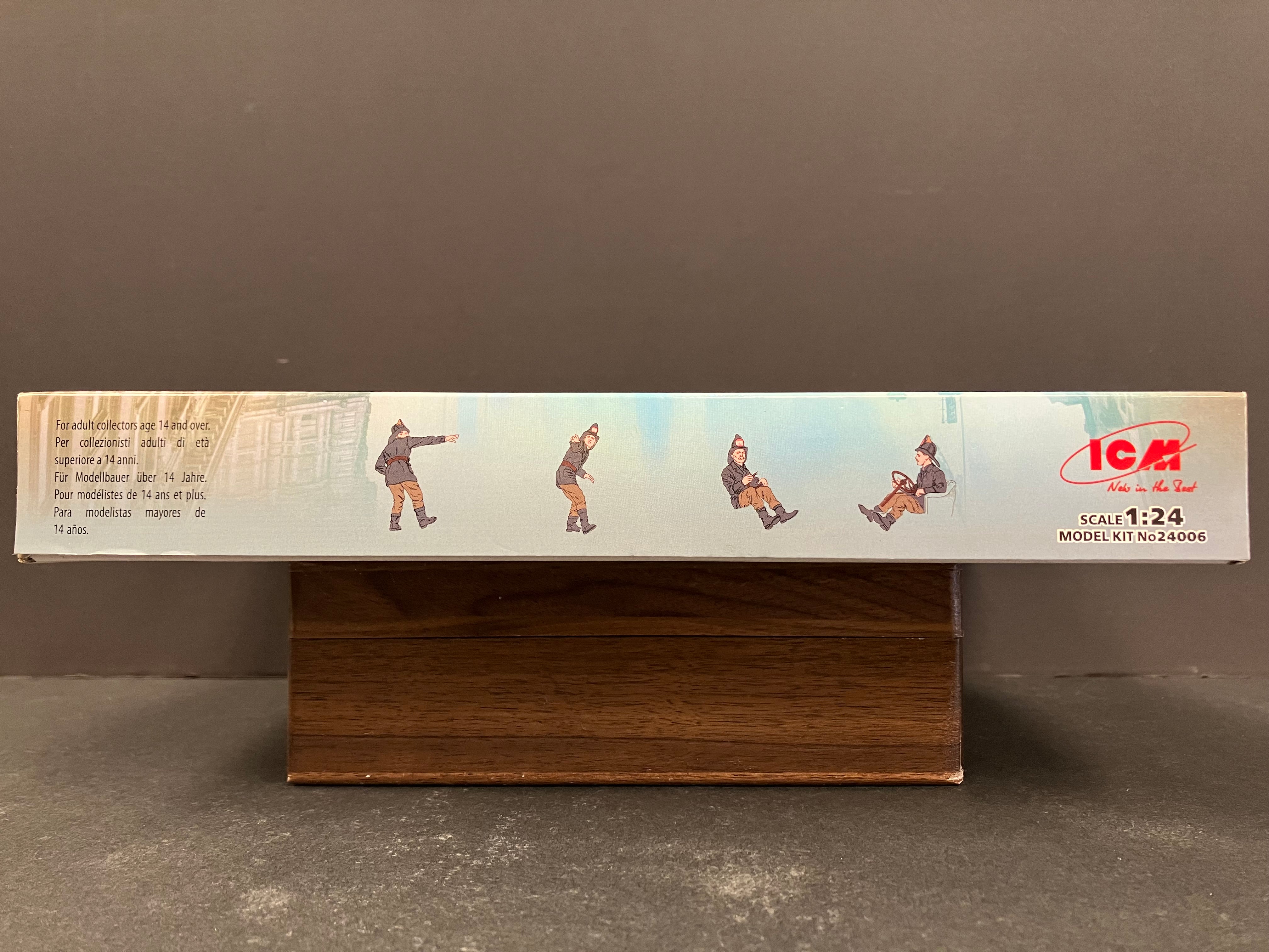 1/24 Scale No. 24006 American Fire Truck Crew (1910s)