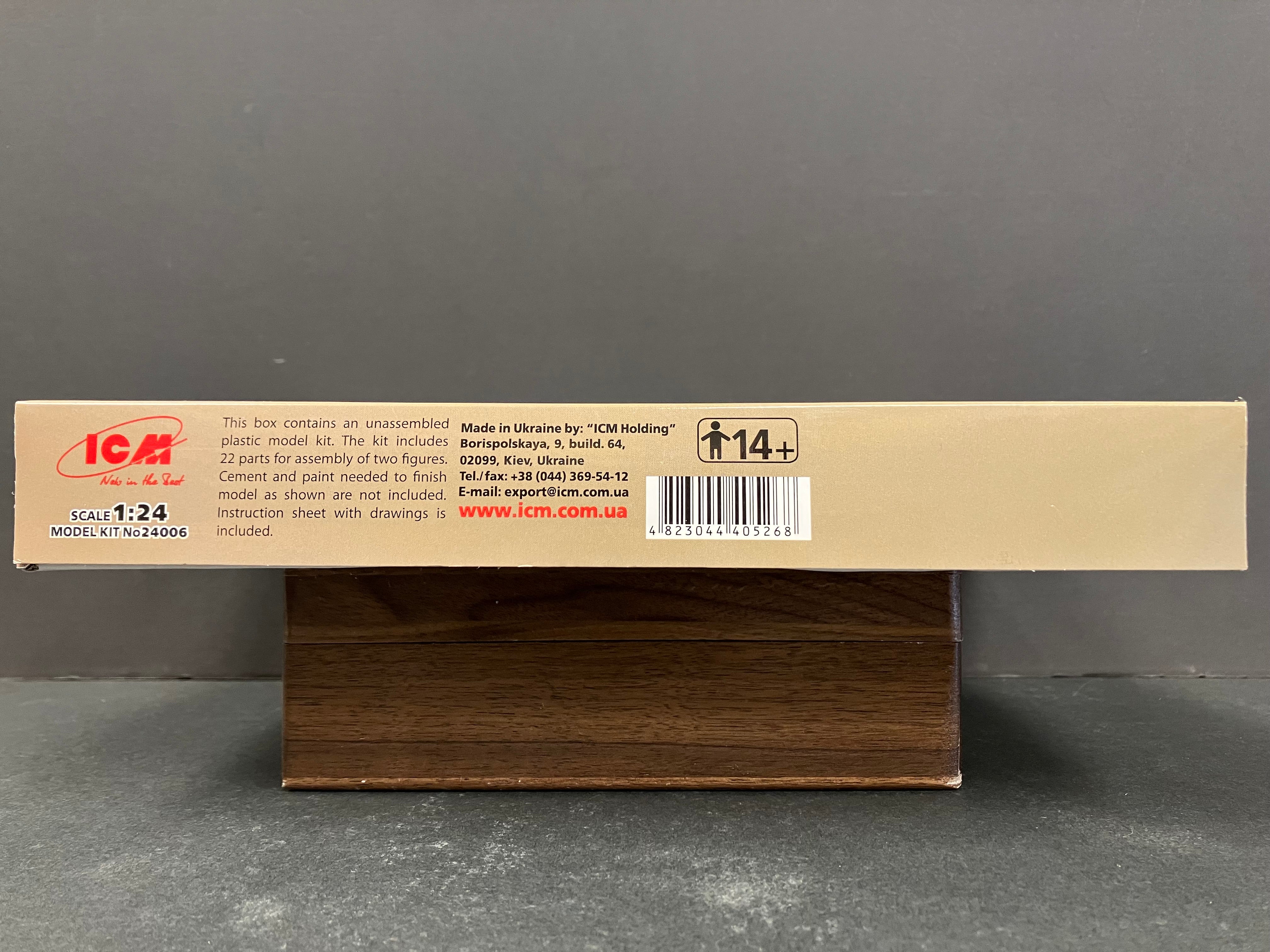 1/24 Scale No. 24006 American Fire Truck Crew (1910s)