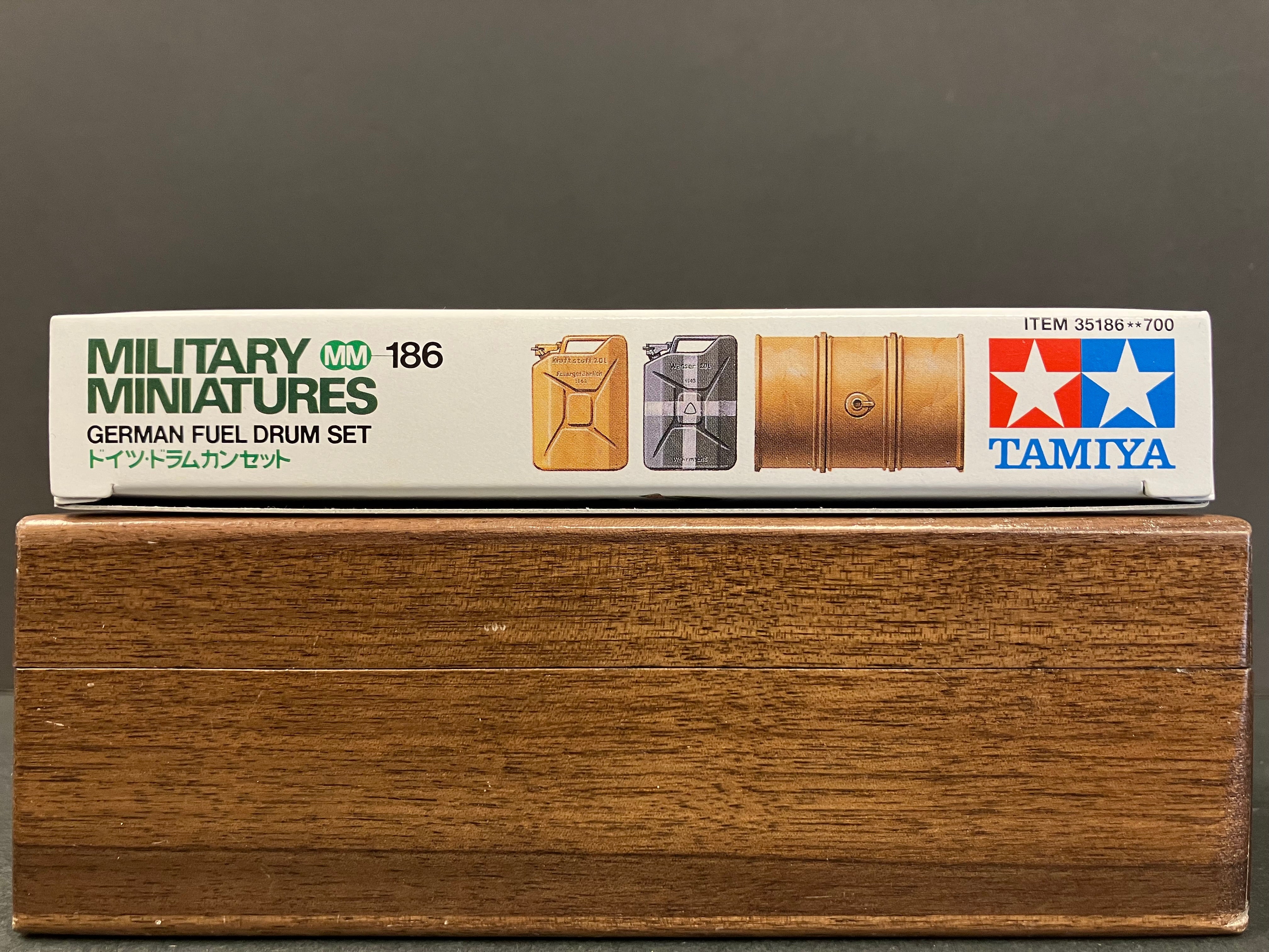 1/35 Scale Military Miniature Series: No. 186 German Fuel Drum Set [德國軍隊燃料鼓/汽油桶/工業油桶套裝]