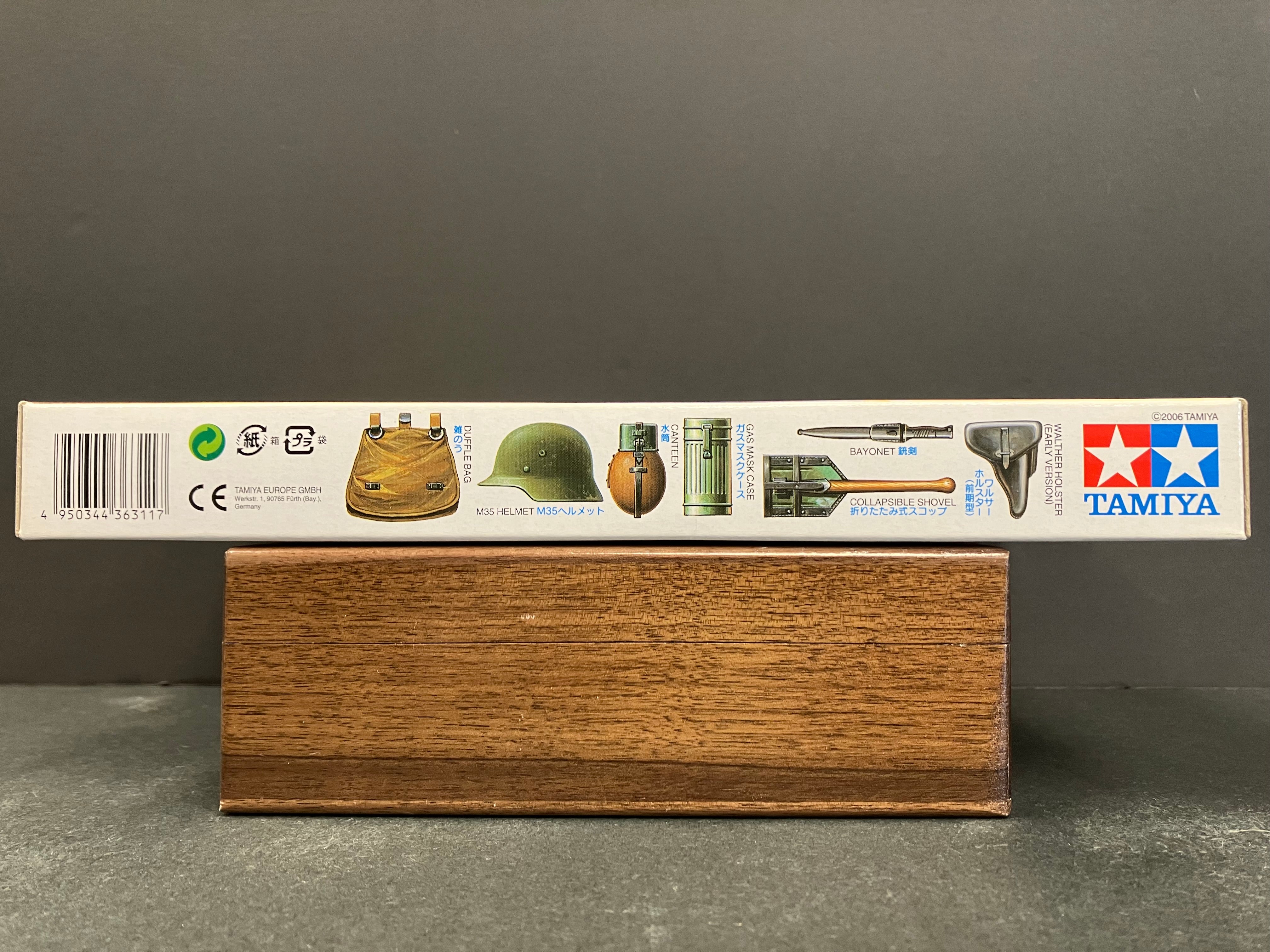 1/16 Scale No. 11 WWII German Machine Gun Ammo-Belt Loader (Carrying Tripod)