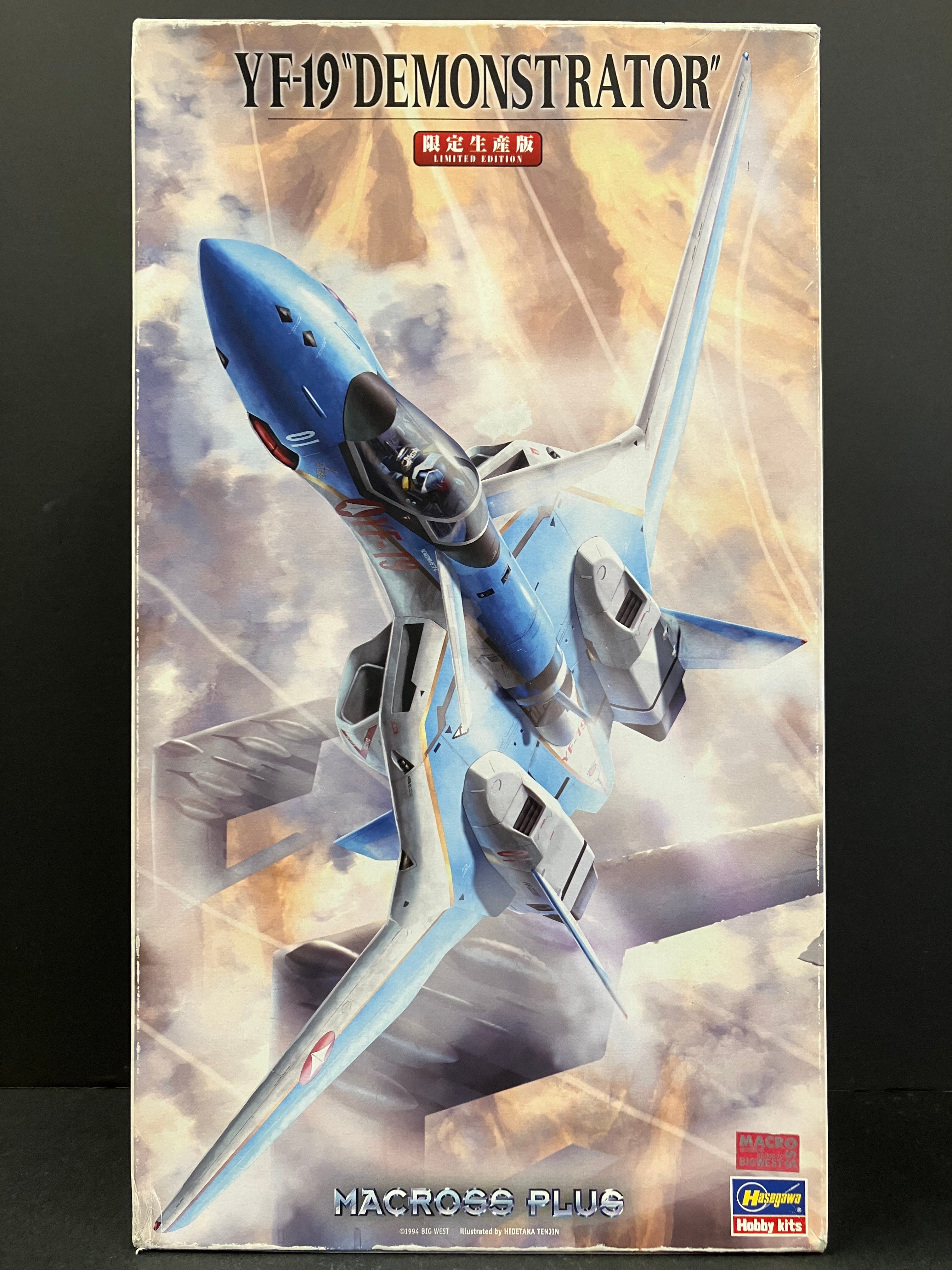 MacCross Plus Series 1/72 Scale VF-19 Demonstrator [YF-19 “デモンストレーター”] (Limited Edition)