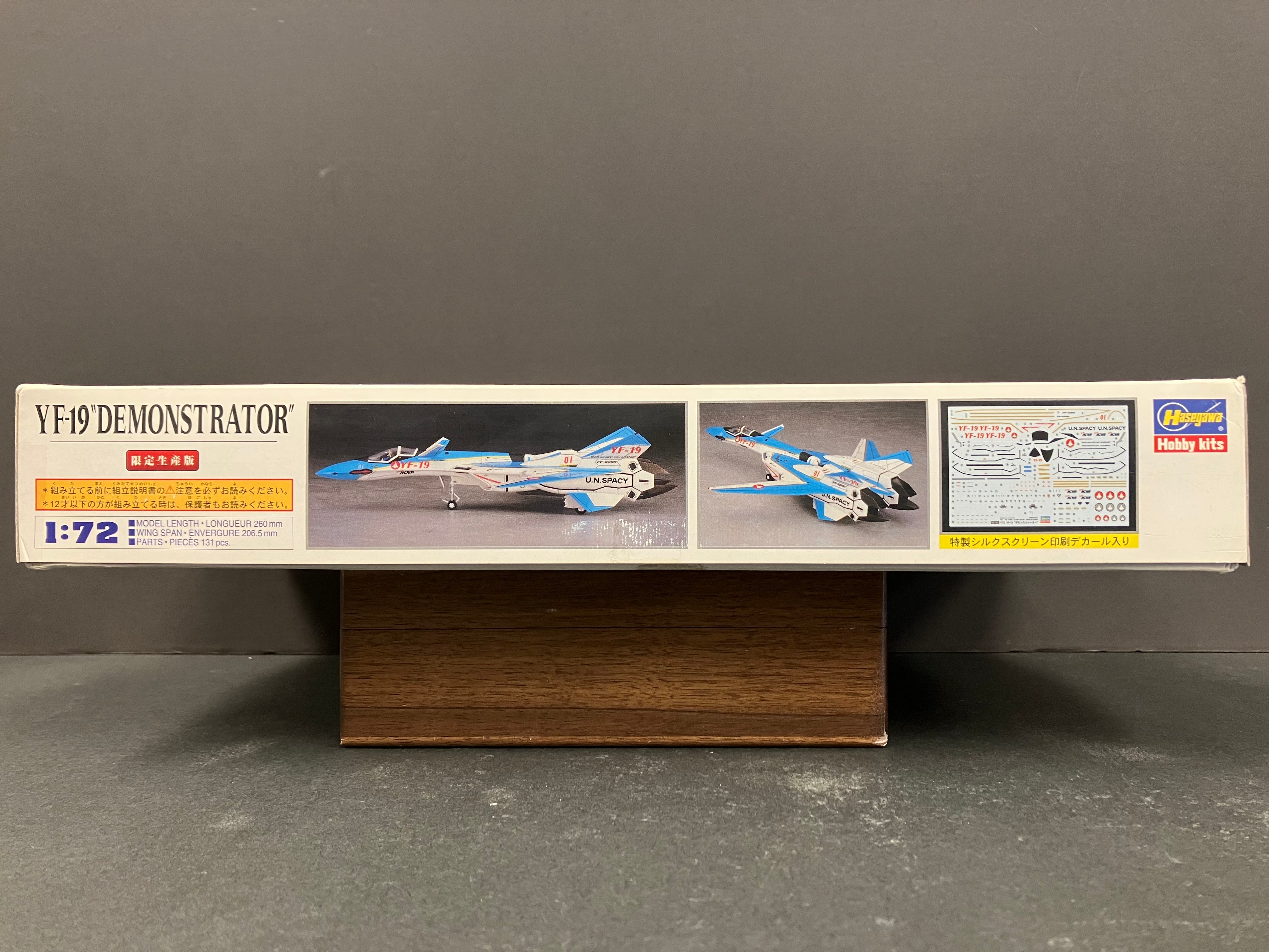 MacCross Plus Series 1/72 Scale VF-19 Demonstrator [YF-19 “デモンストレーター”] (Limited Edition)