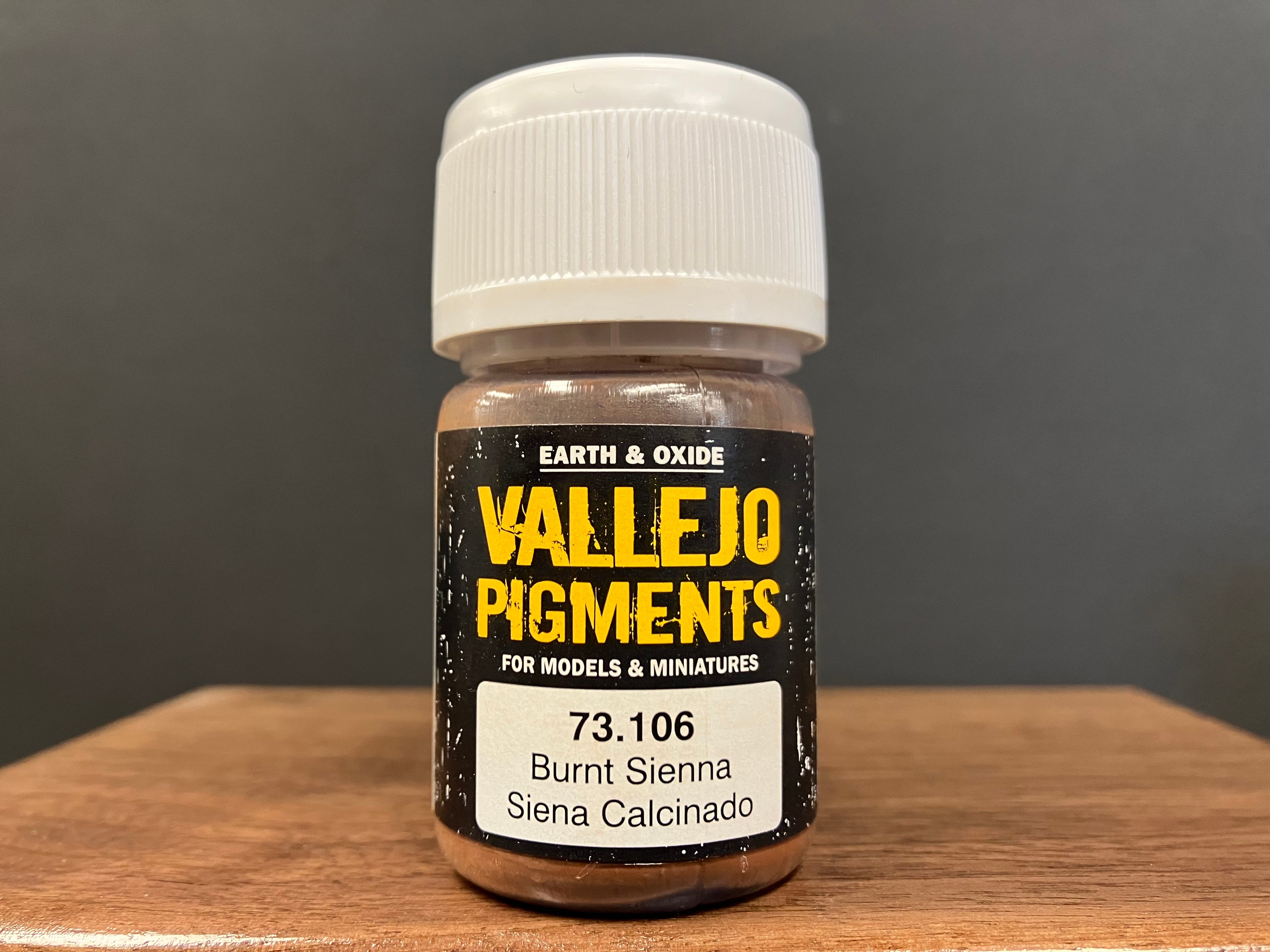 Pigments: Burnt Sienna [焦黃土色]