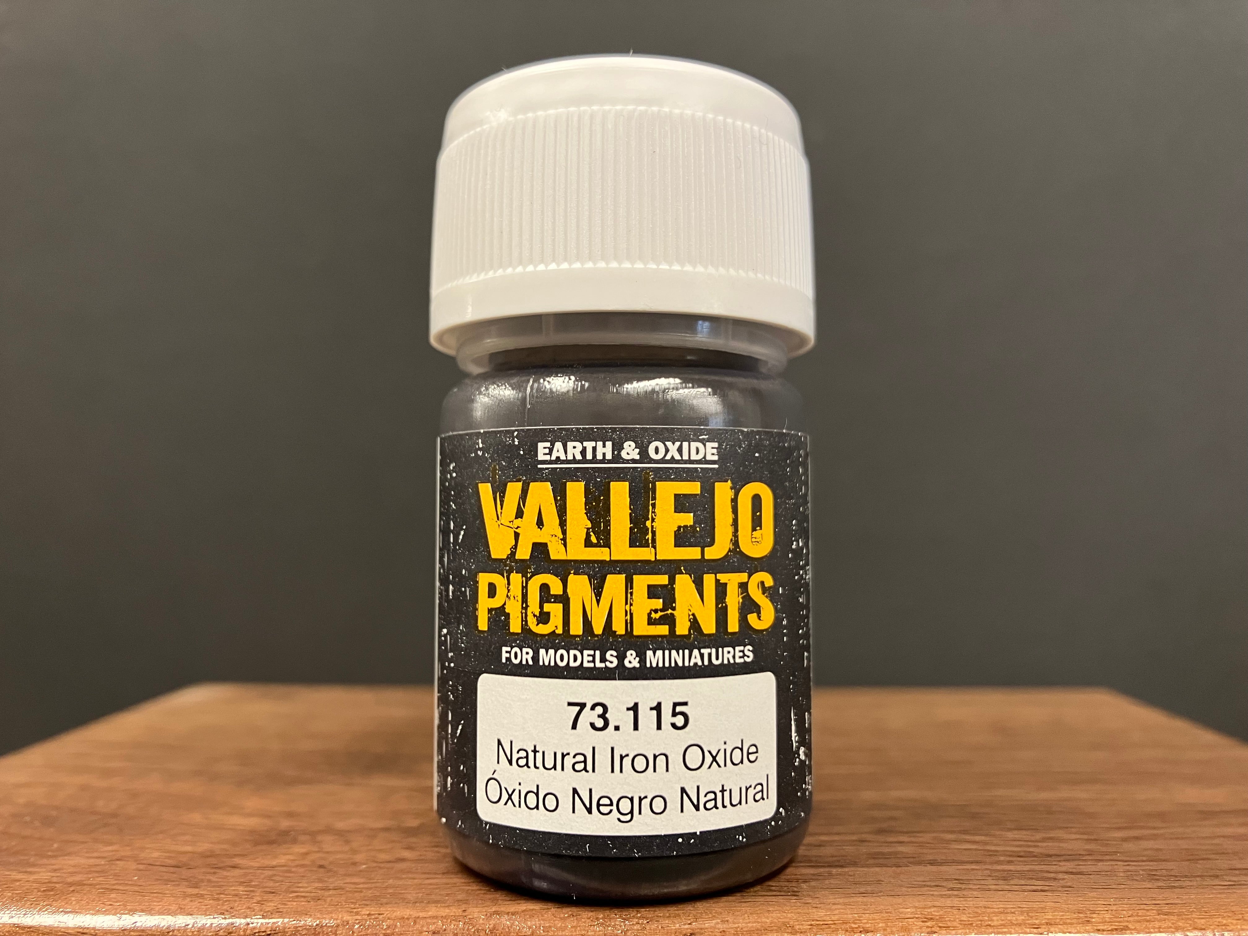 Pigments: Natural Iron Oxide [天然氧化鐵色]
