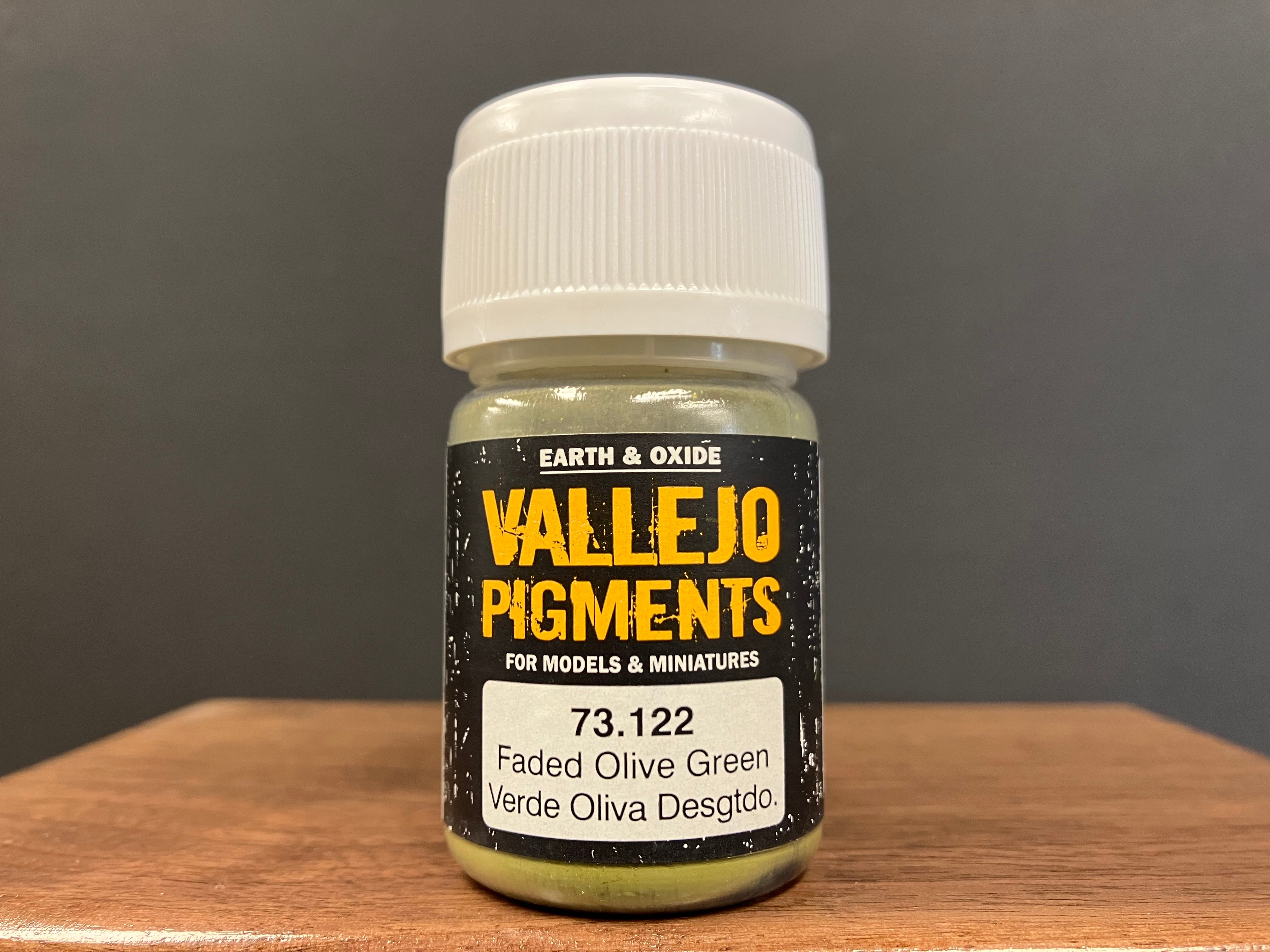 Pigments: Faded Olive Green [褪色橄欖綠色]