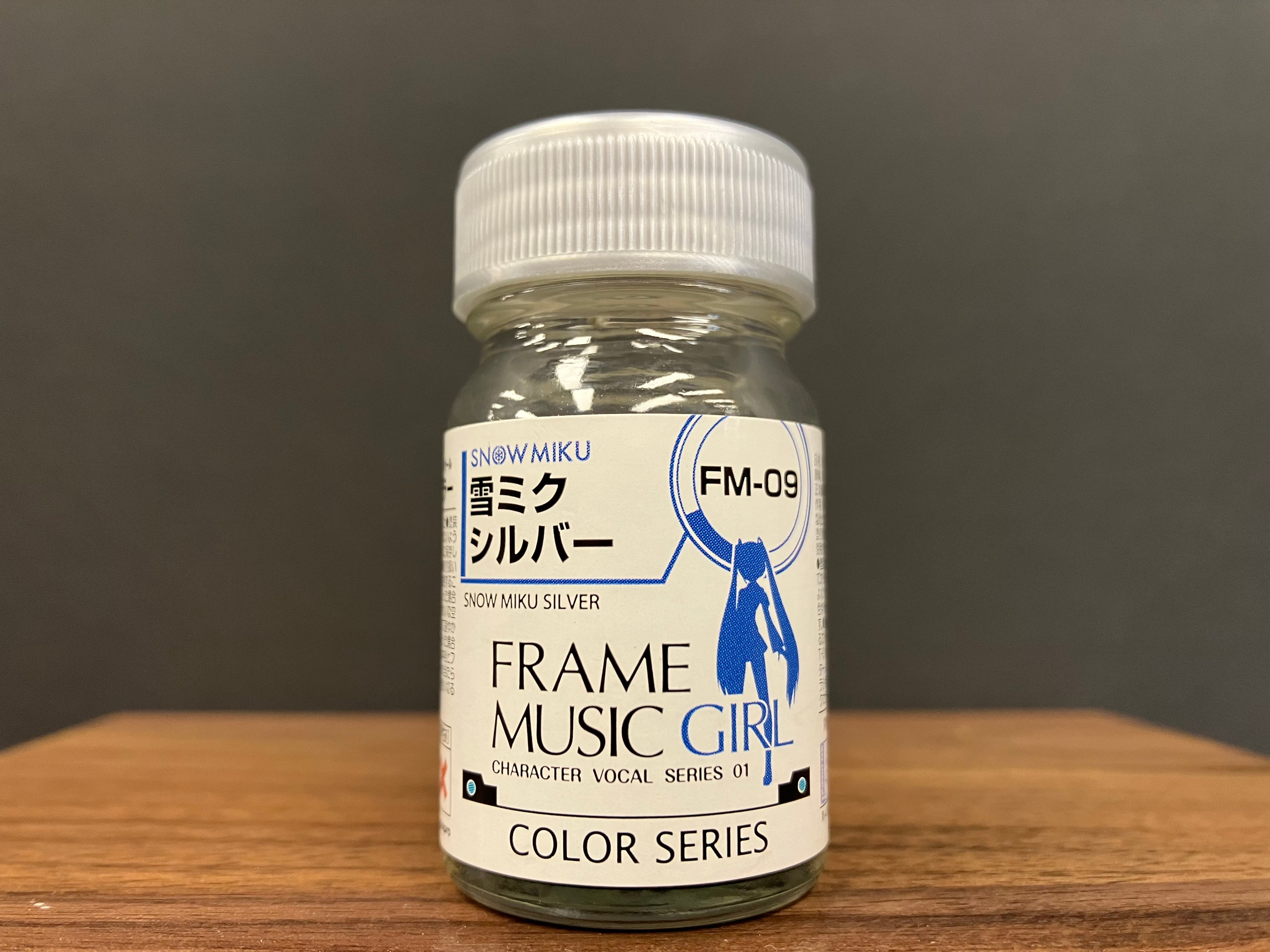 Semi-Gloss Snow Miku Silver FM-09 金屬色: 飄雪初音未來銀色·衣服