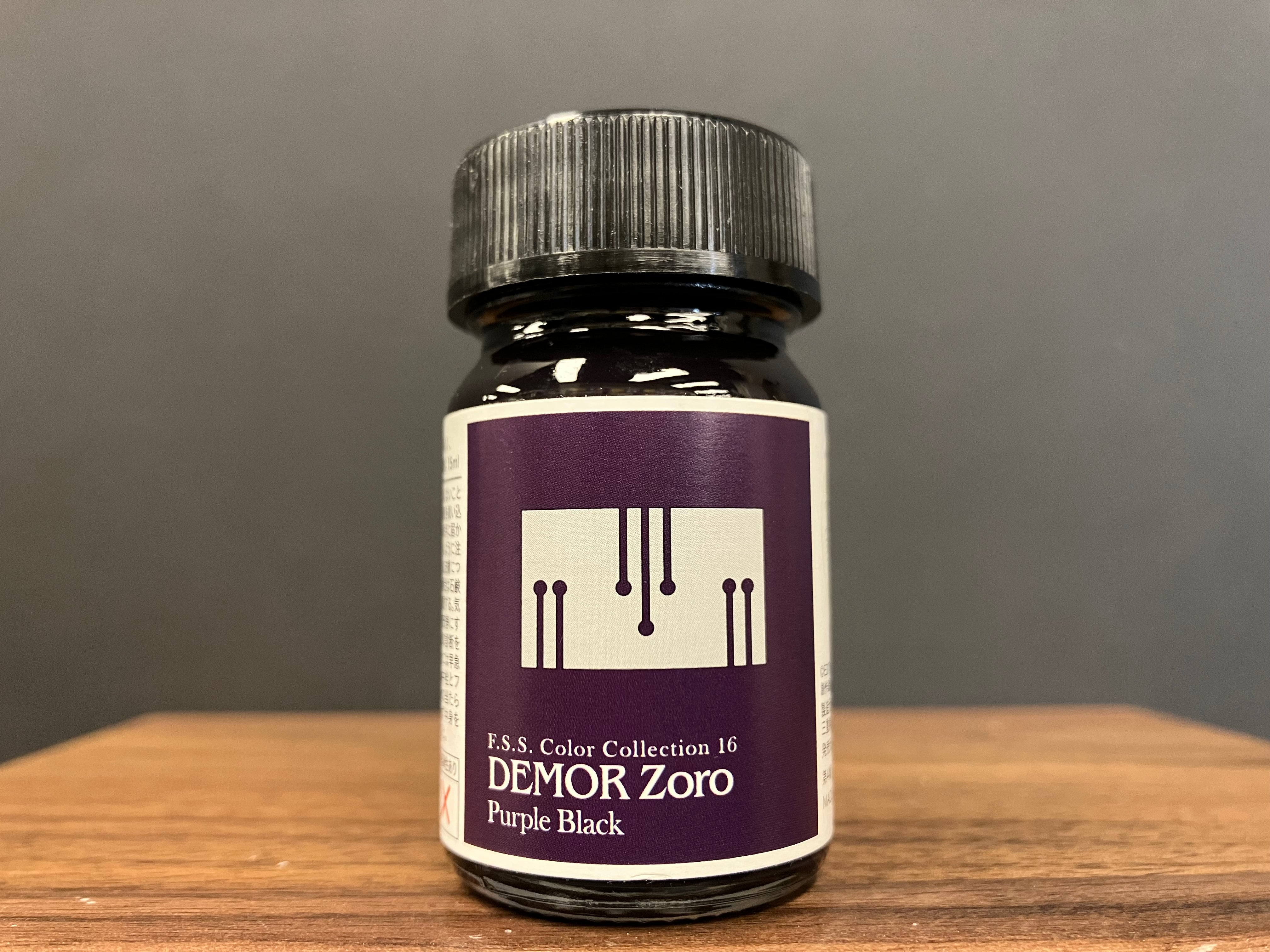 No. 16 Demor Zoro Purple Black [油性塗料 - Demor Zoro 紫黑色] (デモール・ゾロ パープルブラック) 15 ml