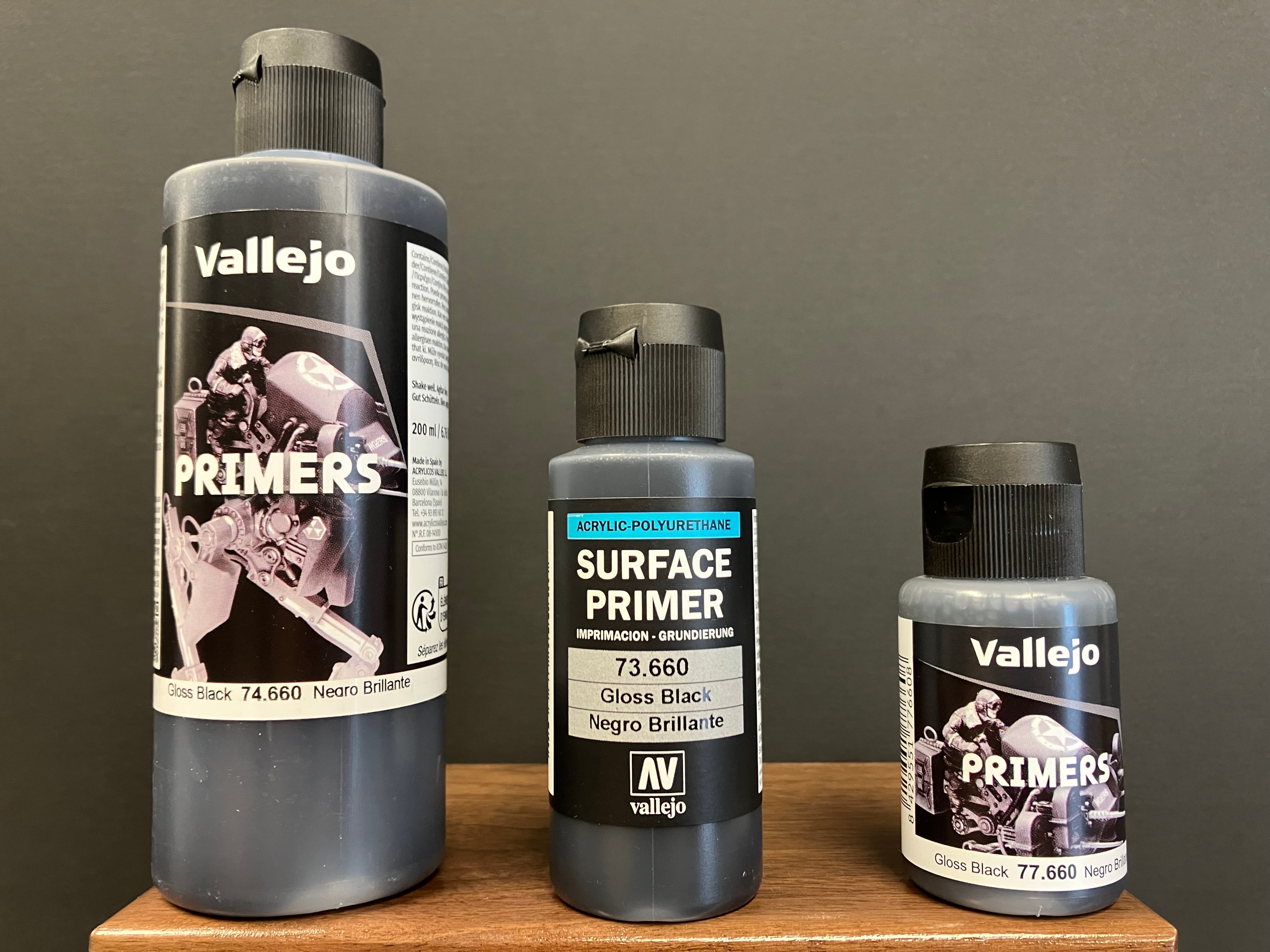 Surface Primer: Gloss Black Primer [亮光黑色表面底漆]