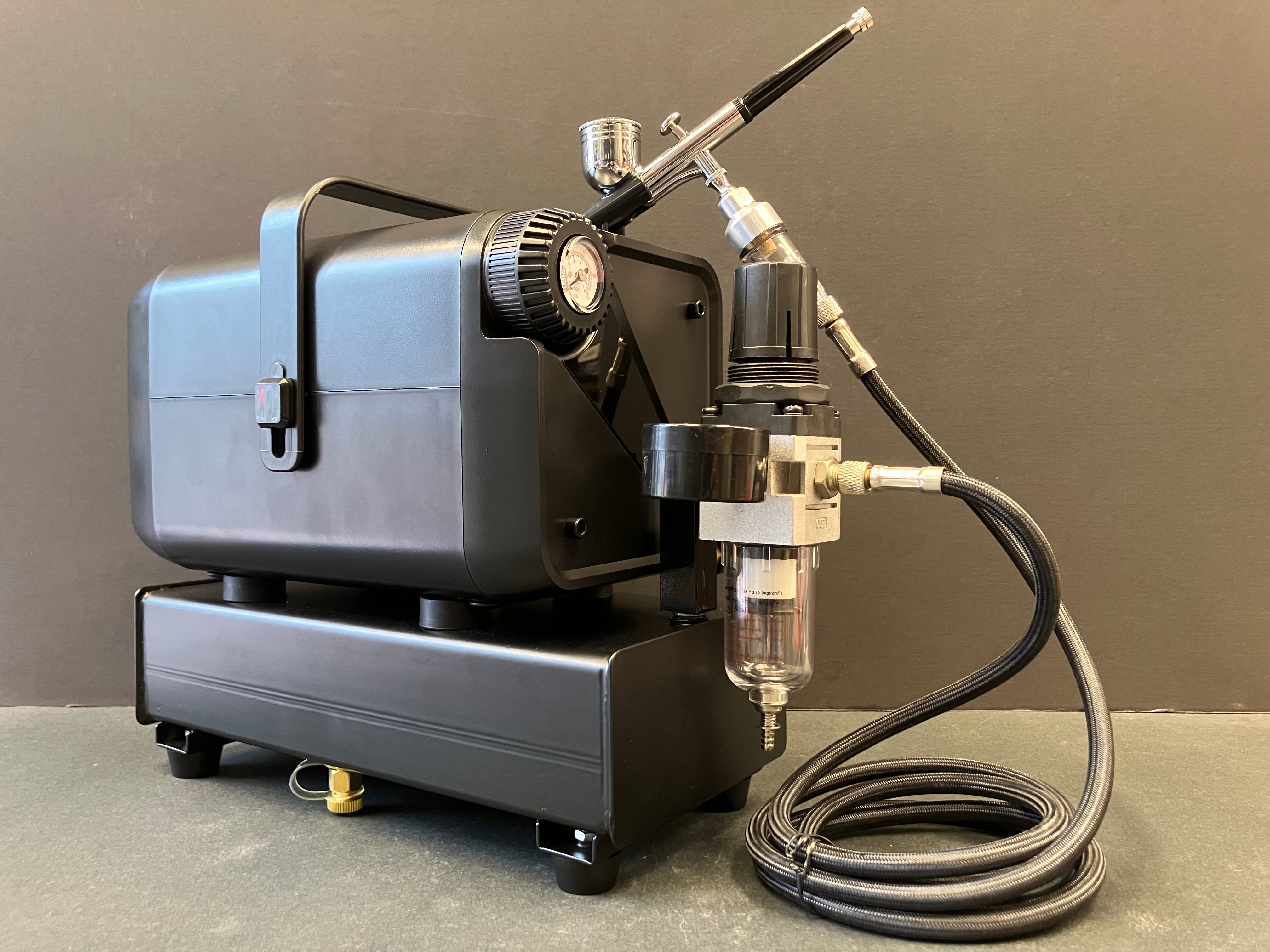 Compact Compressor with 0.3 mm Dual Action Airbrush Signature Black Version HS-679LFK