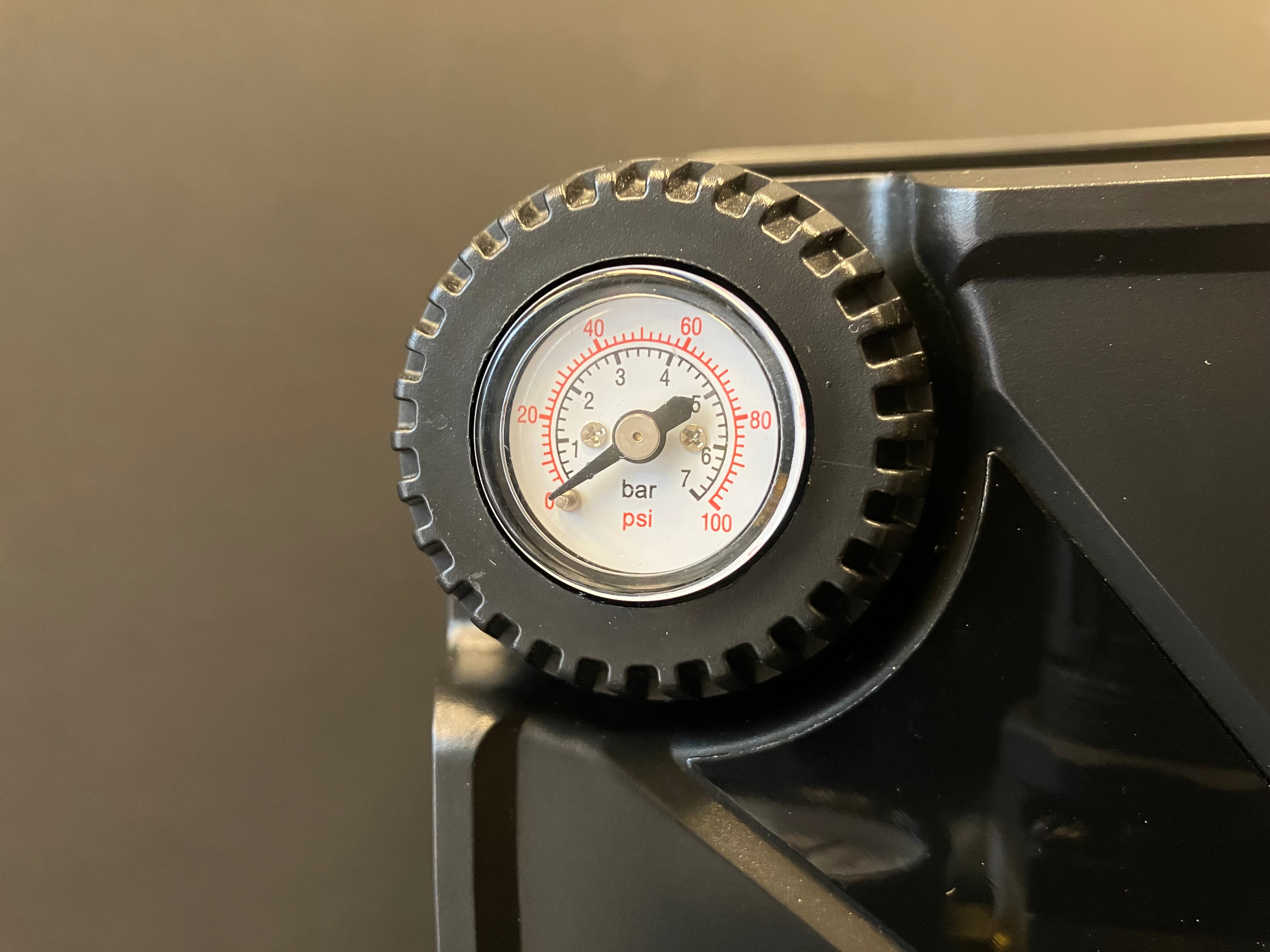 Compact Compressor with 0.3 mm Dual Action Airbrush Signature Black Version HS-679LFK