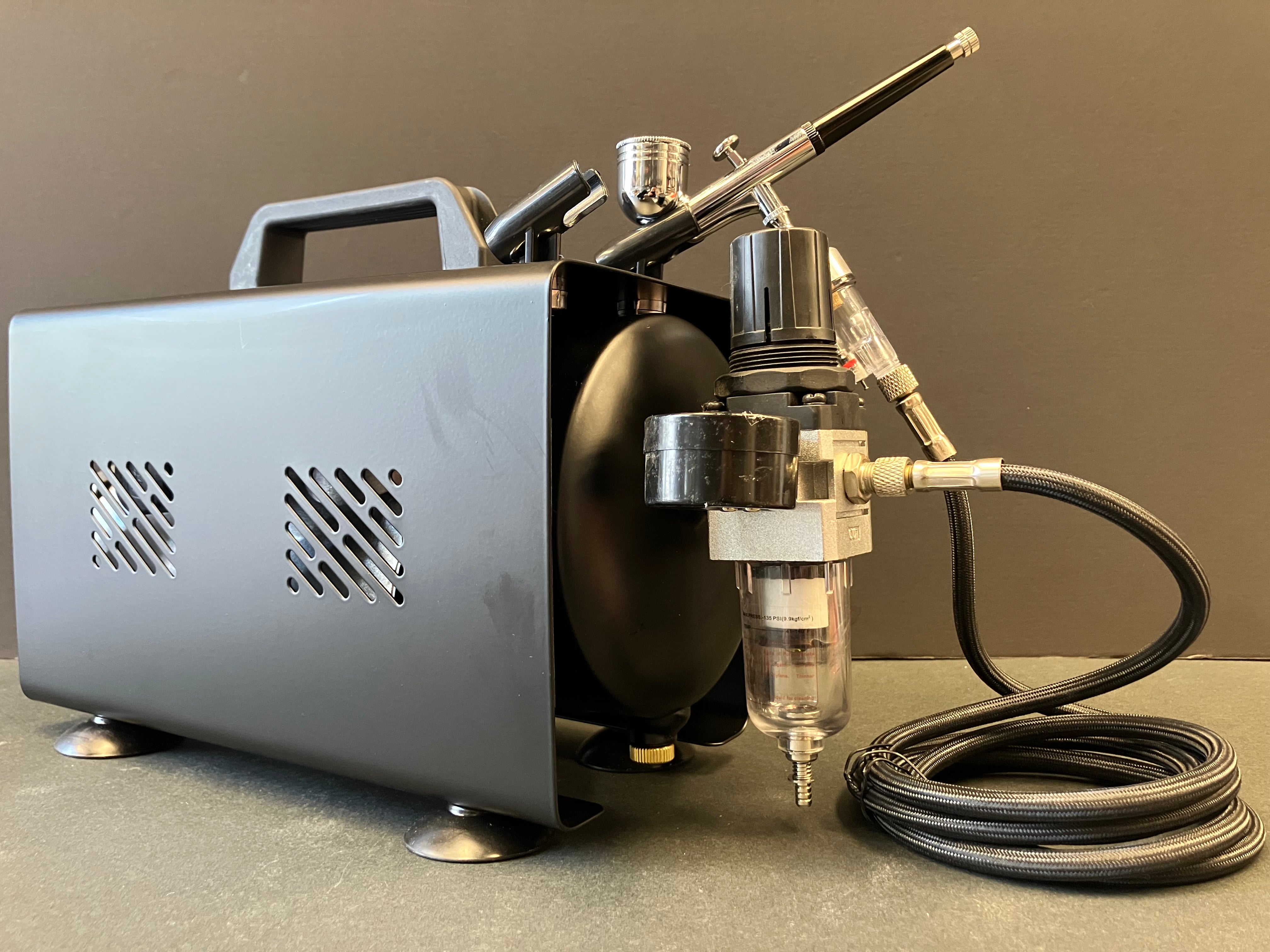Single Cylinder Compressor with 1.0 Litre Air Tank & Heavy Duty Diaphragm Filter Regulator AS18-TB Kustom [改]