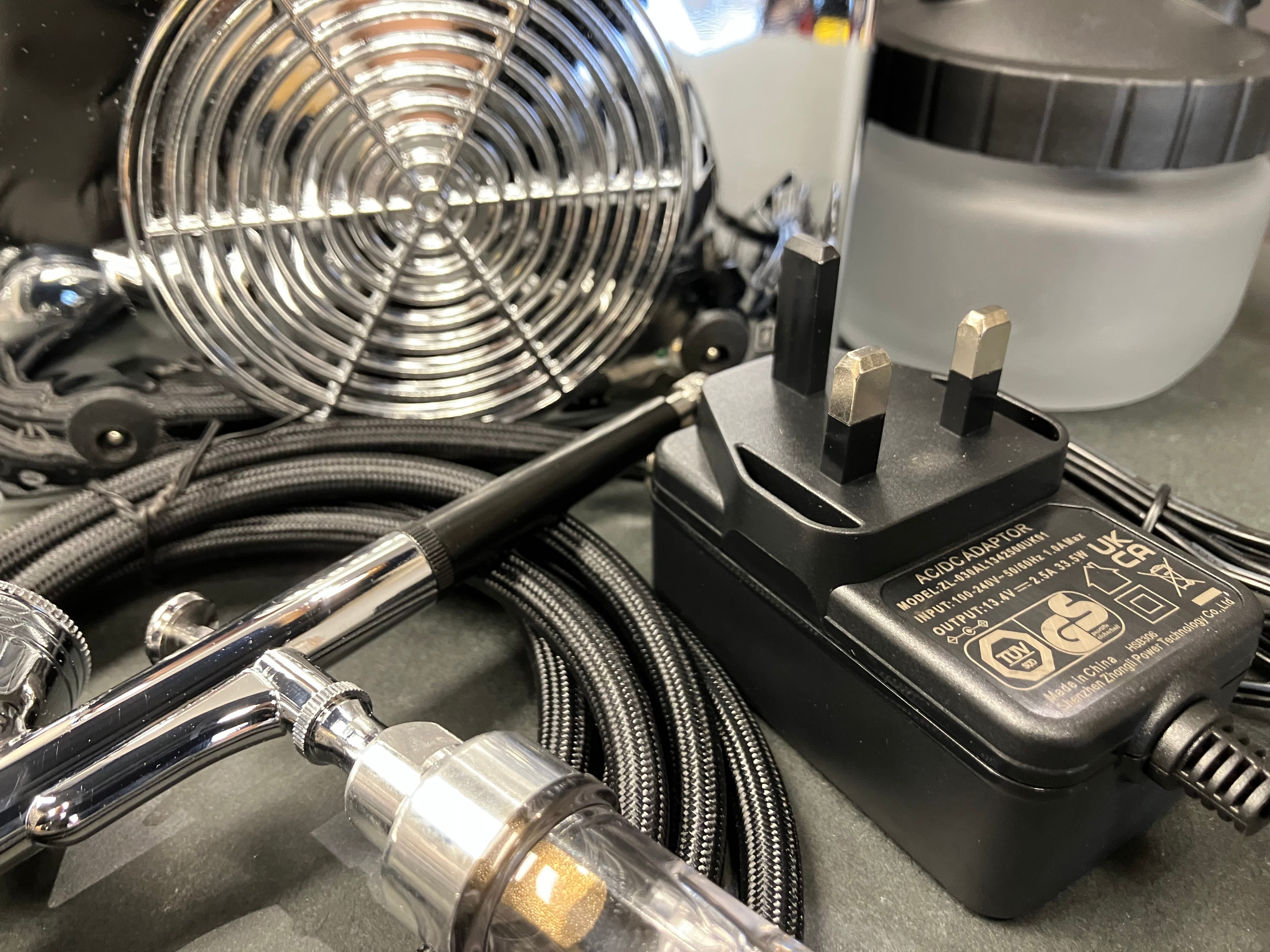 Portable Mini Compressor with Dual Action Airbrush HS-317DCKF [Battery Operated]