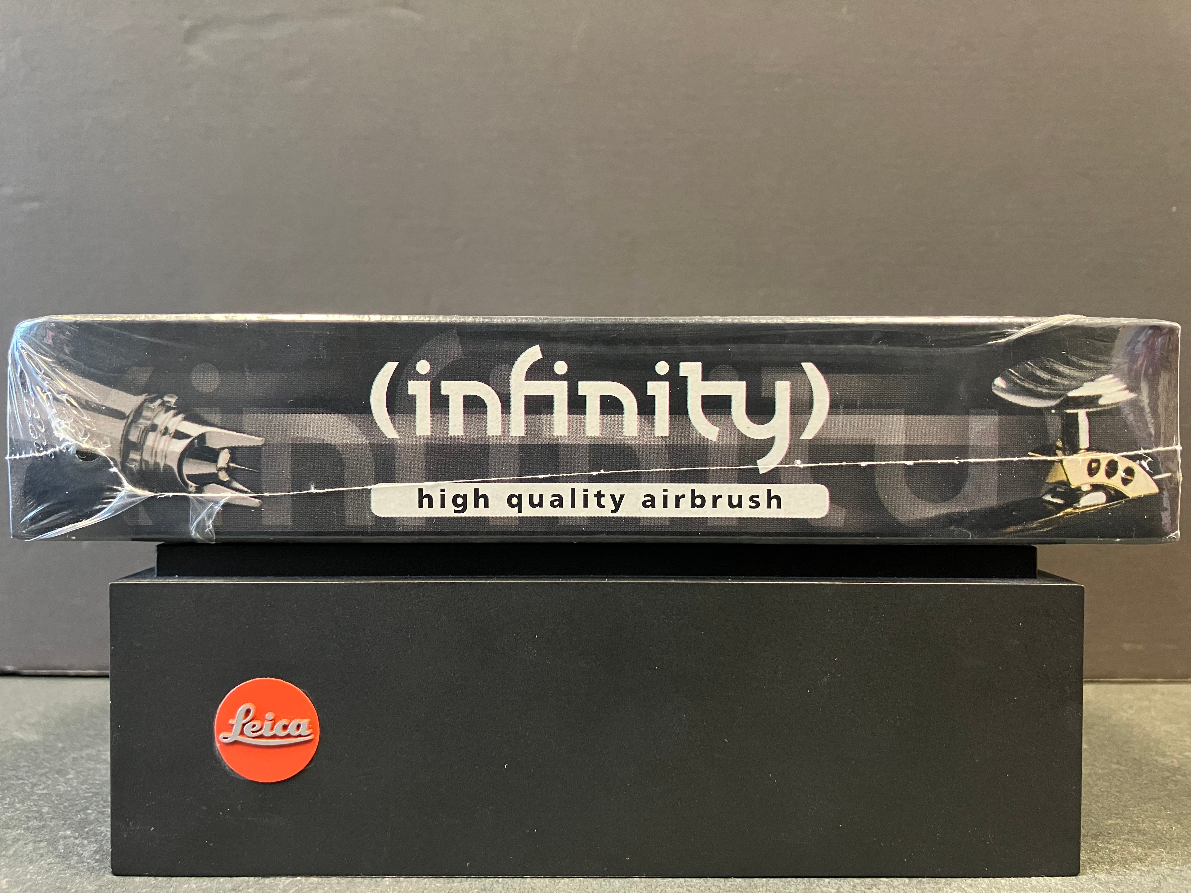 Infinity Two in One by Acrylicos Vallejo 0.15 + 0.4 mm Fine Line Airbrush [Special Edition] 136543